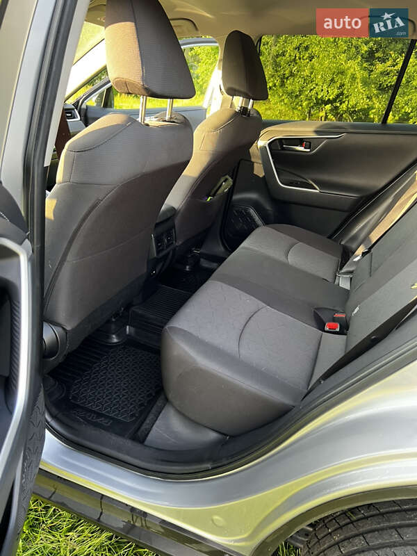 Внедорожник / Кроссовер Toyota RAV4 2021 в Сквире