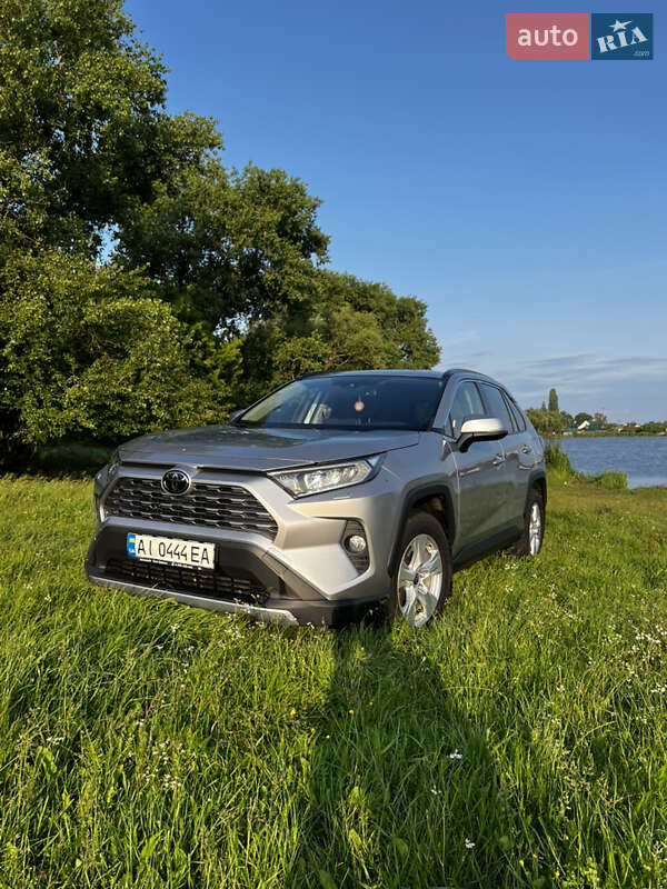 Внедорожник / Кроссовер Toyota RAV4 2021 в Сквире