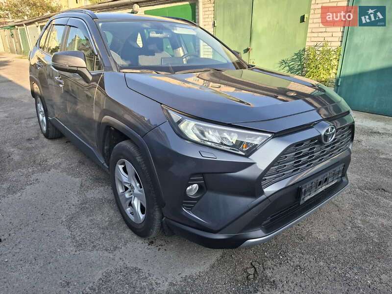 Внедорожник / Кроссовер Toyota RAV4 2019 в 
