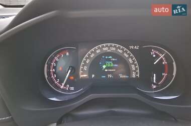 Внедорожник / Кроссовер Toyota RAV4 2019 в 