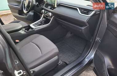 Внедорожник / Кроссовер Toyota RAV4 2019 в 