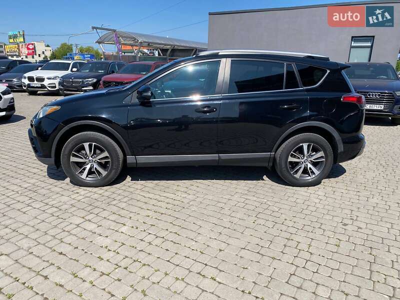 Позашляховик / Кросовер Toyota RAV4 2016 в Львові
