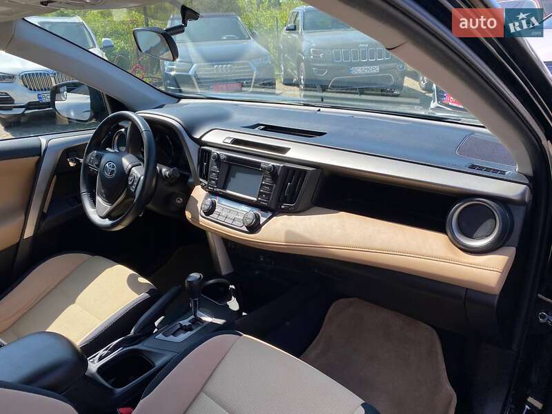 Позашляховик / Кросовер Toyota RAV4 2016 в Львові