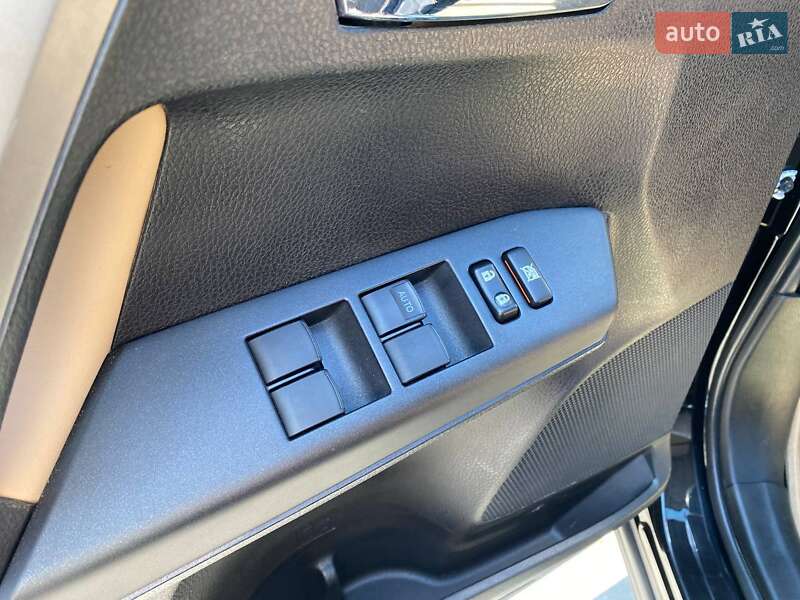 Позашляховик / Кросовер Toyota RAV4 2016 в Львові