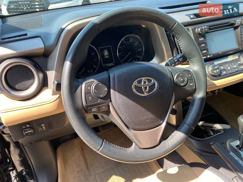 Позашляховик / Кросовер Toyota RAV4 2016 в Львові