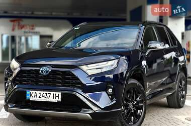 Внедорожник / Кроссовер Toyota RAV4 2022 в 