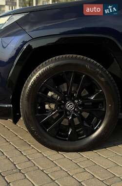 Внедорожник / Кроссовер Toyota RAV4 2022 в 