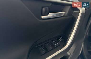 Внедорожник / Кроссовер Toyota RAV4 2022 в 