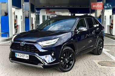 Внедорожник / Кроссовер Toyota RAV4 2022 в 