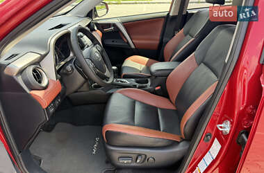 Внедорожник / Кроссовер Toyota RAV4 2015 в 
