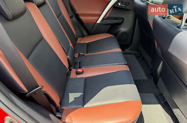 Внедорожник / Кроссовер Toyota RAV4 2015 в 