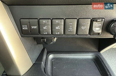 Внедорожник / Кроссовер Toyota RAV4 2015 в 