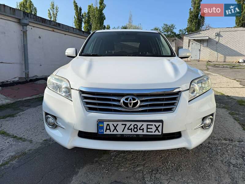 Позашляховик / Кросовер Toyota RAV4 2011 в Харкові