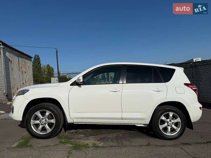 Позашляховик / Кросовер Toyota RAV4 2011 в Харкові