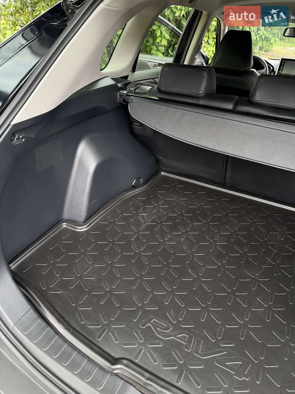 Позашляховик / Кросовер Toyota RAV4 2021 в Києві фото 90 Позашляховик / Кросовер Toyota RAV4 2021 в Києві