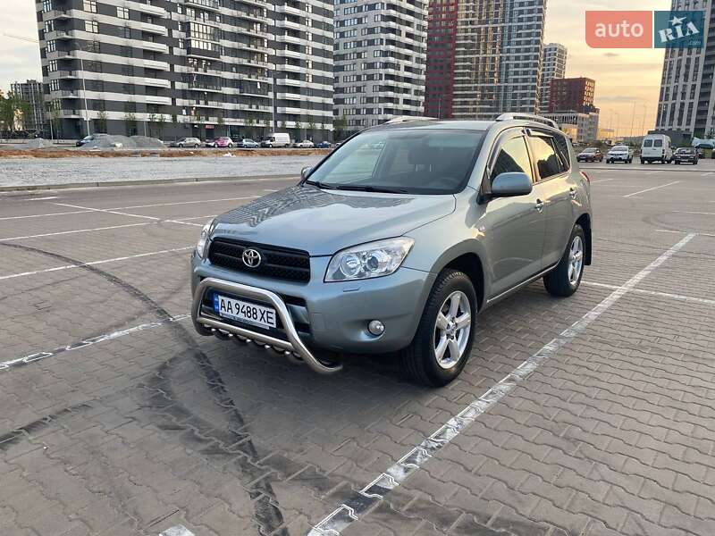 Внедорожник / Кроссовер Toyota RAV4 2006 в Киеве