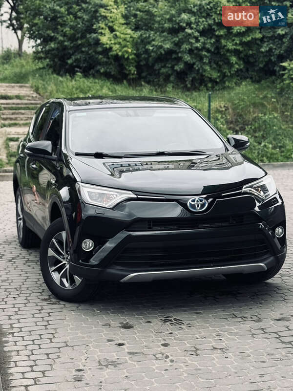 Внедорожник / Кроссовер Toyota RAV4 2017 в Ровно