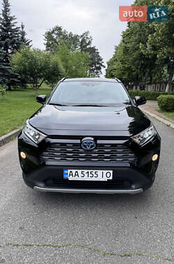 Позашляховик / Кросовер Toyota RAV4 2021 в 