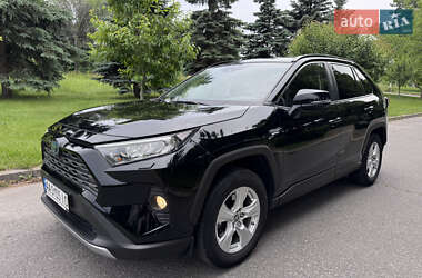 Позашляховик / Кросовер Toyota RAV4 2021 в 