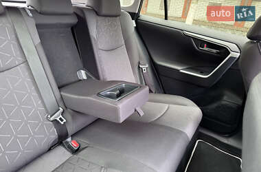 Позашляховик / Кросовер Toyota RAV4 2021 в 