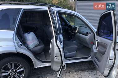 Позашляховик / Кросовер Toyota RAV4 2003 в 