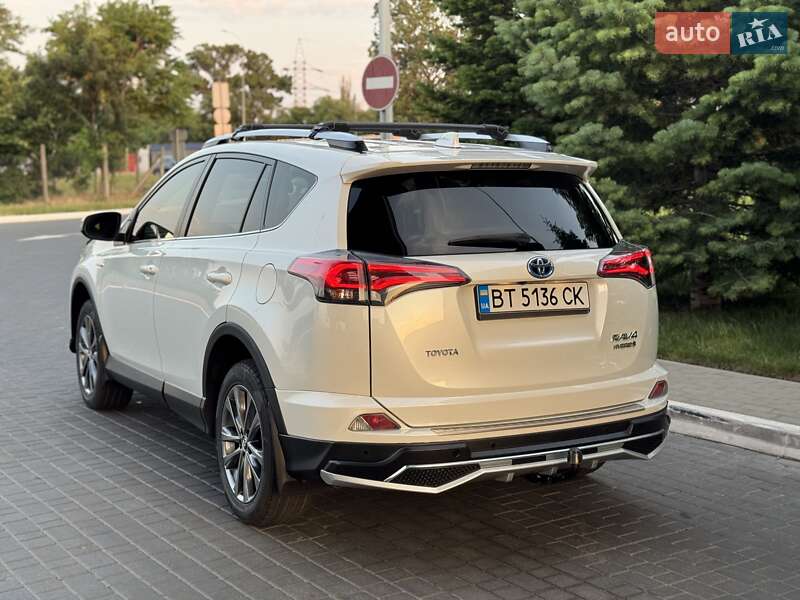 Внедорожник / Кроссовер Toyota RAV4 2017 в Одессе