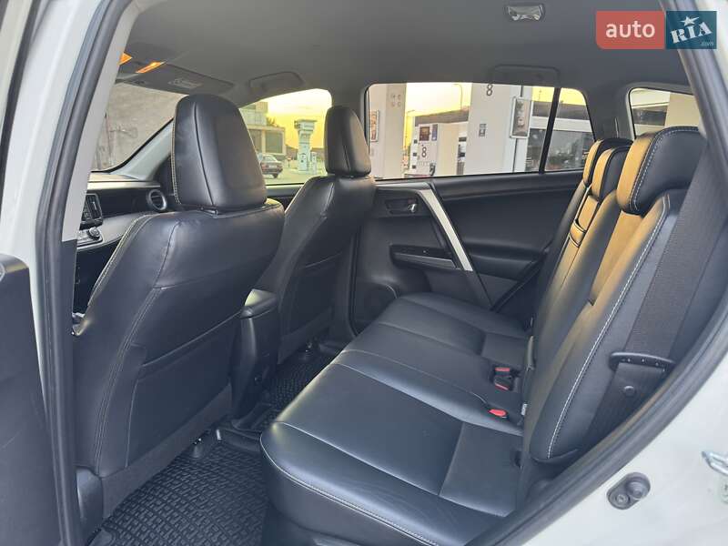 Внедорожник / Кроссовер Toyota RAV4 2017 в Одессе