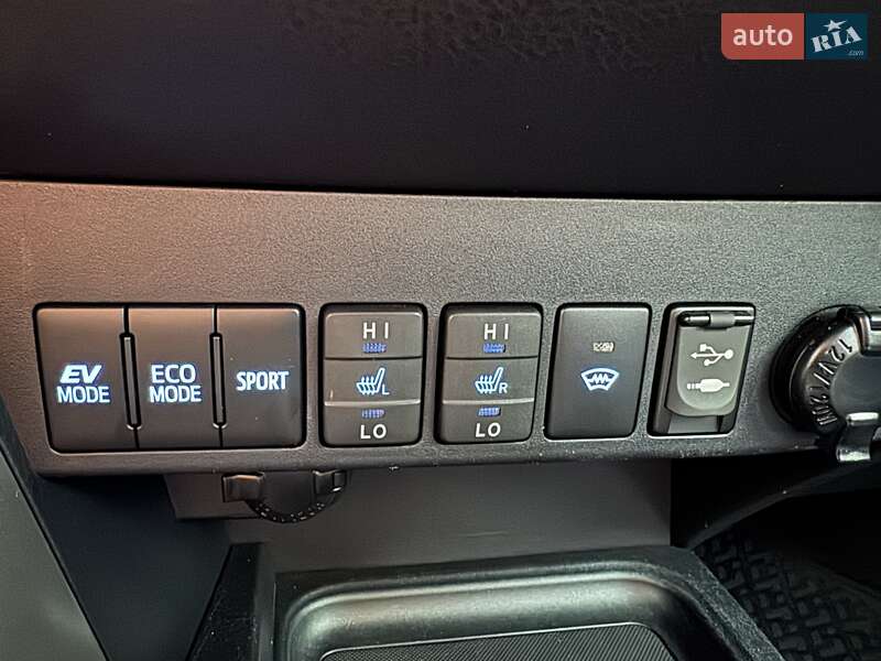 Внедорожник / Кроссовер Toyota RAV4 2017 в Одессе