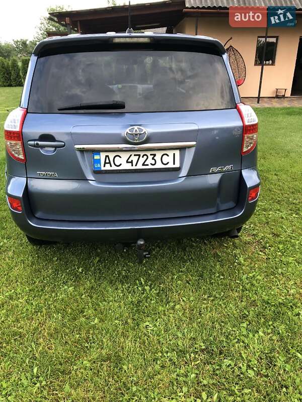Внедорожник / Кроссовер Toyota RAV4 2011 в Ратным