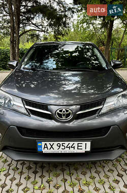 Позашляховик / Кросовер Toyota RAV4 2015 в Харкові