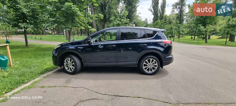 Позашляховик / Кросовер Toyota RAV4 2018 в Києві