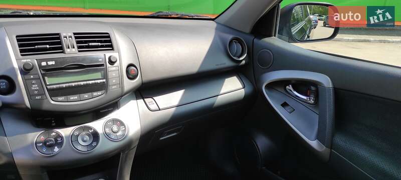 Внедорожник / Кроссовер Toyota RAV4 2010 в Ровно