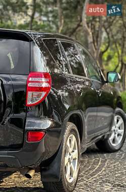 Внедорожник / Кроссовер Toyota RAV4 2011 в 