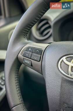 Внедорожник / Кроссовер Toyota RAV4 2011 в 