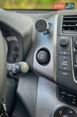 Внедорожник / Кроссовер Toyota RAV4 2011 в 
