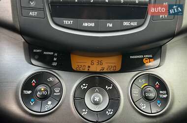 Внедорожник / Кроссовер Toyota RAV4 2011 в 