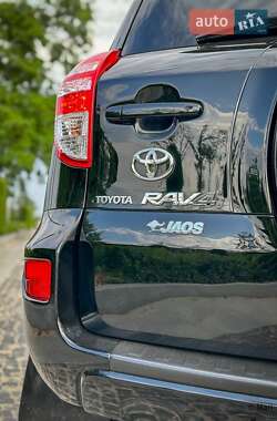 Внедорожник / Кроссовер Toyota RAV4 2011 в 