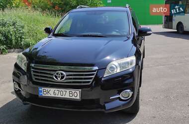 Позашляховик / Кросовер Toyota RAV4 2010 в Рівному