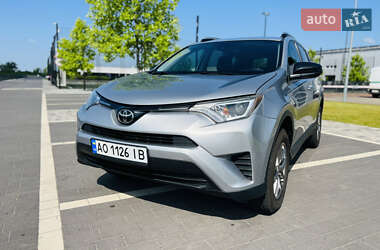Внедорожник / Кроссовер Toyota RAV4 2017 в Мукачево