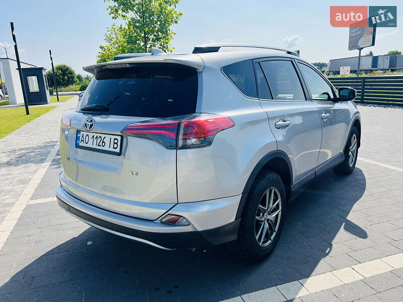 Внедорожник / Кроссовер Toyota RAV4 2017 в Мукачево