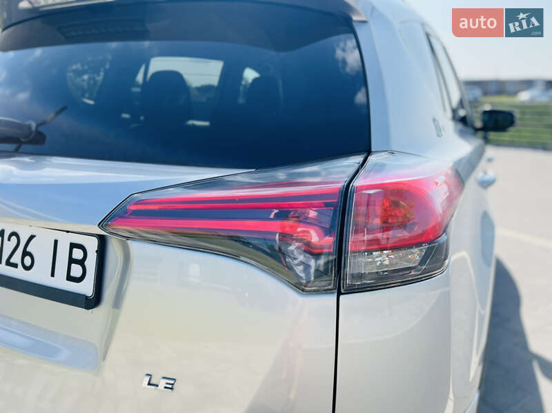 Внедорожник / Кроссовер Toyota RAV4 2017 в Мукачево