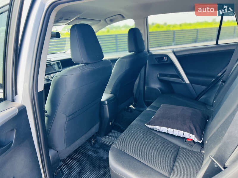 Внедорожник / Кроссовер Toyota RAV4 2017 в Мукачево