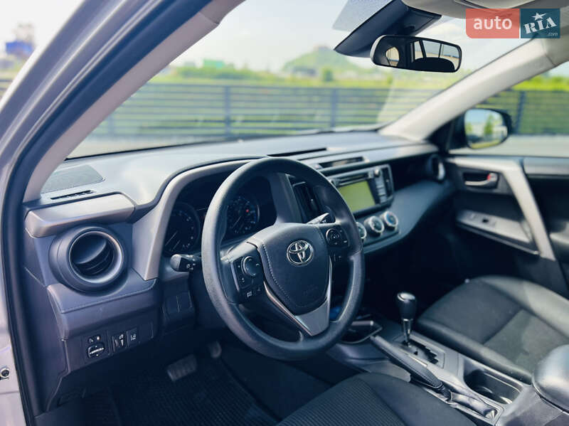 Внедорожник / Кроссовер Toyota RAV4 2017 в Мукачево