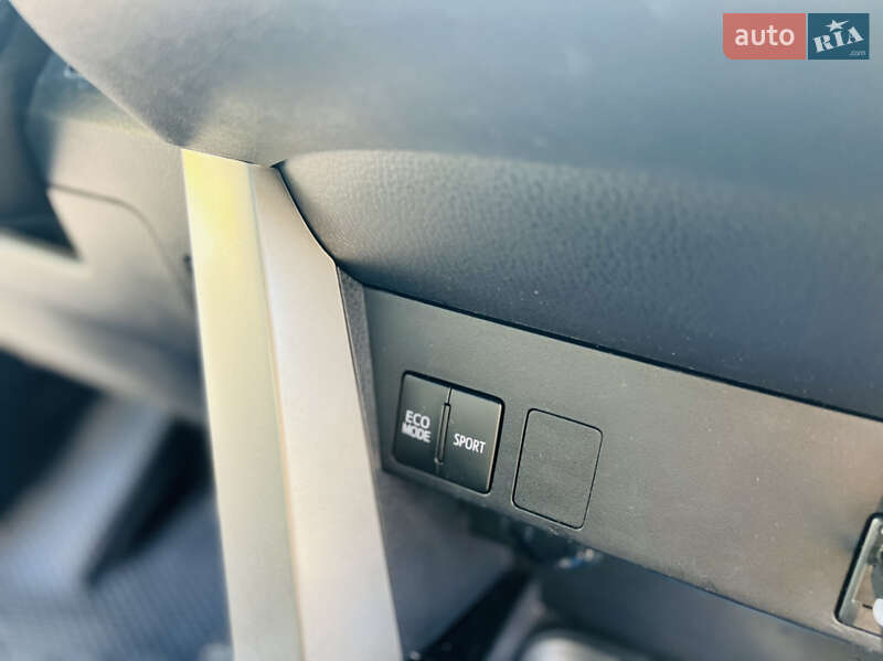 Внедорожник / Кроссовер Toyota RAV4 2017 в Мукачево