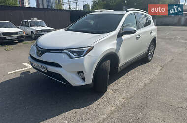 Внедорожник / Кроссовер Toyota RAV4 2016 в 