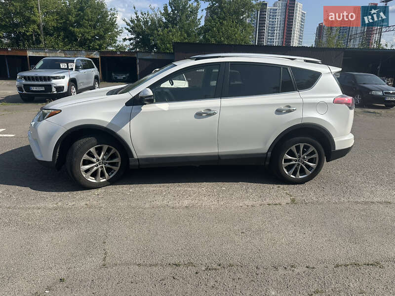 Внедорожник / Кроссовер Toyota RAV4 2016 в Киеве
