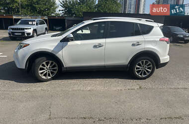Внедорожник / Кроссовер Toyota RAV4 2016 в 