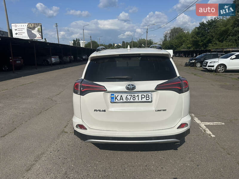 Внедорожник / Кроссовер Toyota RAV4 2016 в Киеве