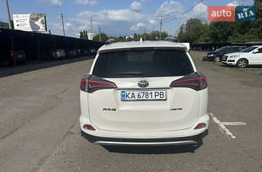 Внедорожник / Кроссовер Toyota RAV4 2016 в 