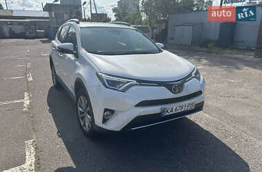 Внедорожник / Кроссовер Toyota RAV4 2016 в 
